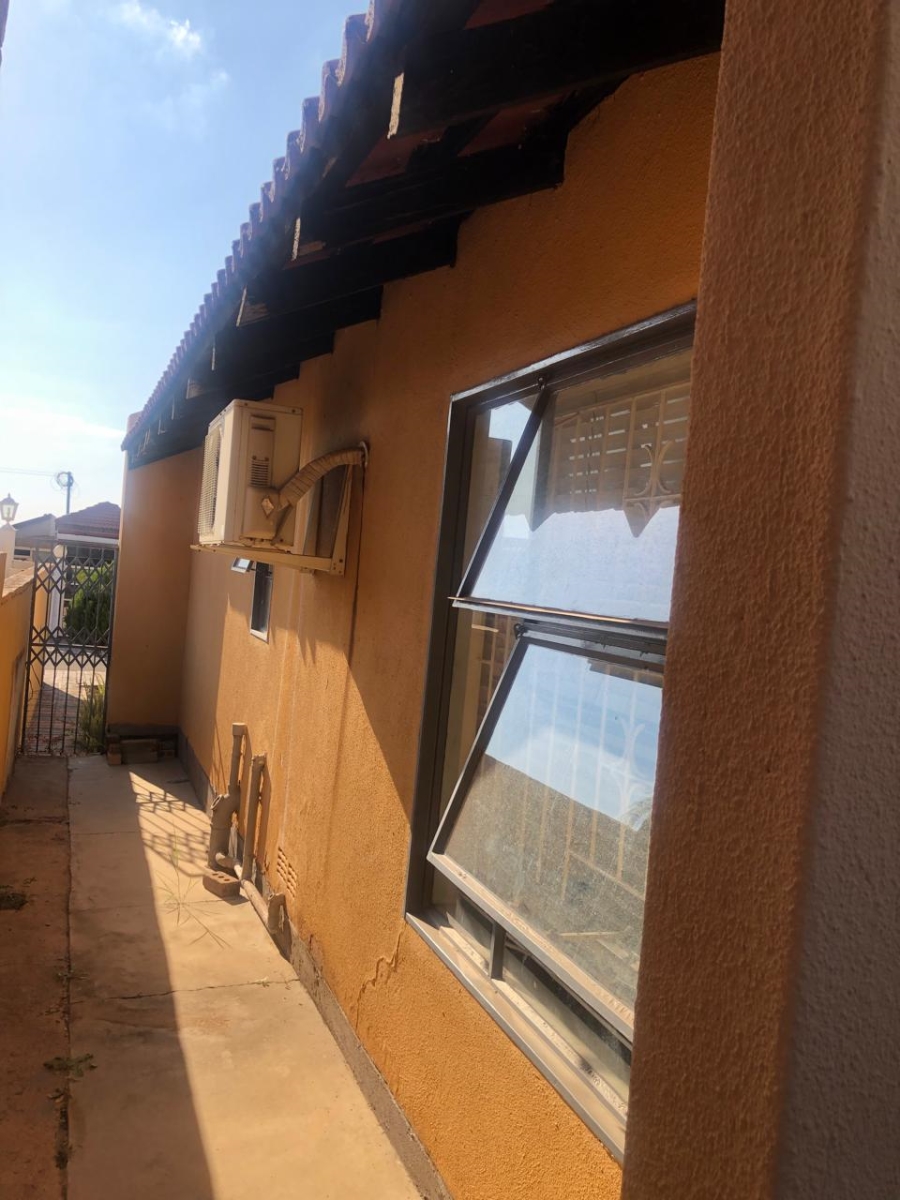 2 Bedroom Property for Sale in Mabopane Unit X North West